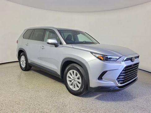 Used 2025 Toyota Grand Highlander AWD image 4