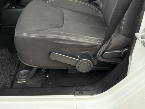 Used 2013 Jeep Wrangler Unlimited Rubicon w/ Connectivity Group image 13