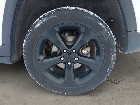 Used 2023 Jeep Grand Cherokee Altitude image 14