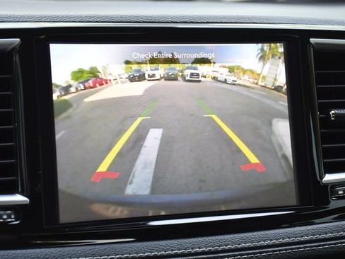Used 2023 Chrysler Pacifica Limited FWD image 17