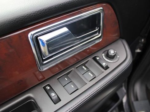 Used 2016 Lincoln Navigator L Select RWD image 9