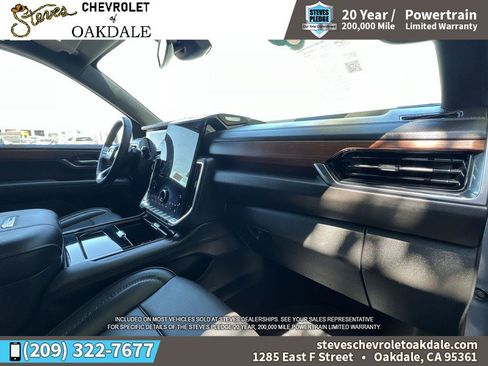 Certified 2025 GMC Yukon XL Denali AWD/4WD image 32