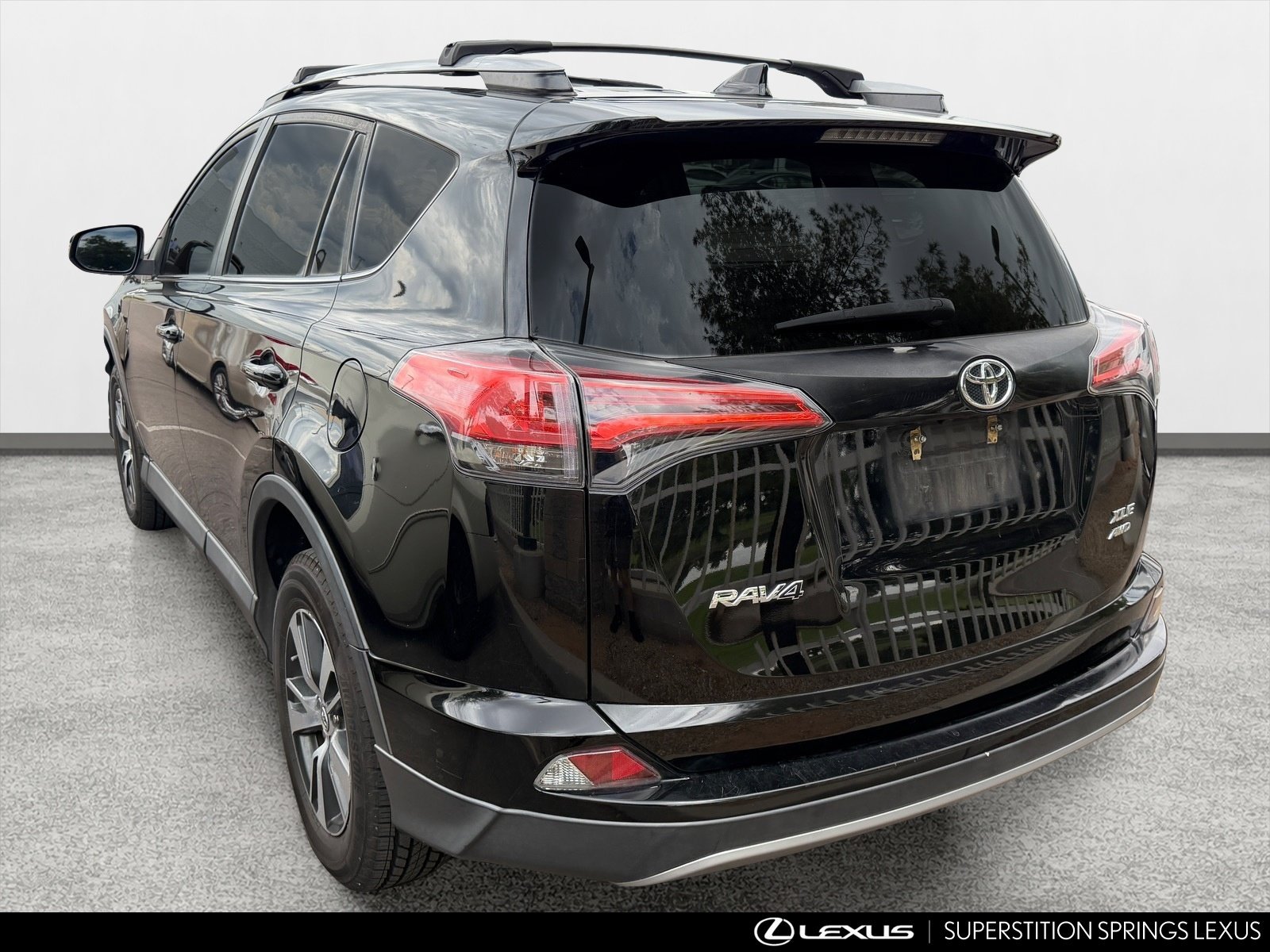 Used 2018 Toyota RAV4 XLE AWD/4WD image 4