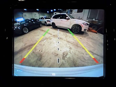 Used 2019 Jeep Cherokee Overland w/ Technology Group AWD/4WD image 39