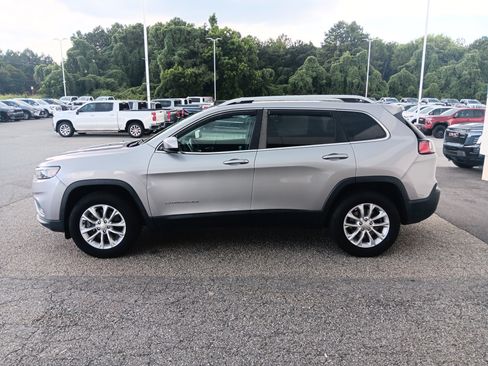 Used 2019 Jeep Cherokee Latitude w/ Popular Appearance Group AWD/4WD image 3