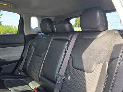 Used 2022 Jeep Compass Latitude AWD/4WD image 17