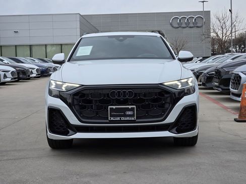 Certified 2025 Audi Q8 Prestige image 4
