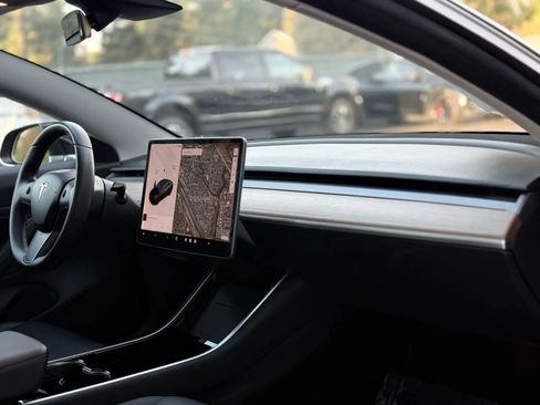 Used 2018 Tesla Model 3 Mid Range image 13