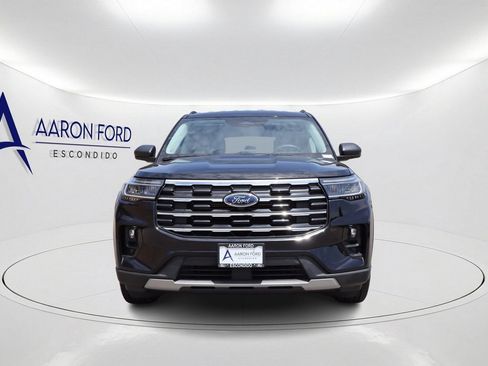 Used 2025 Ford Explorer Active w/ Active Comfort Package RWD image 2