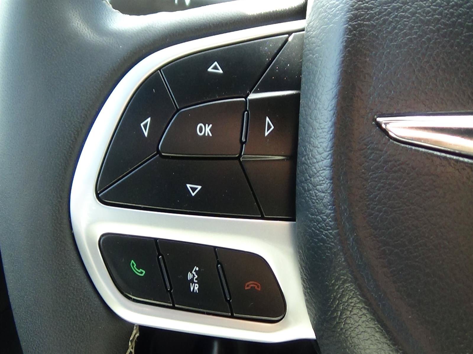 Certified 2025 Chrysler Pacifica Select FWD image 21