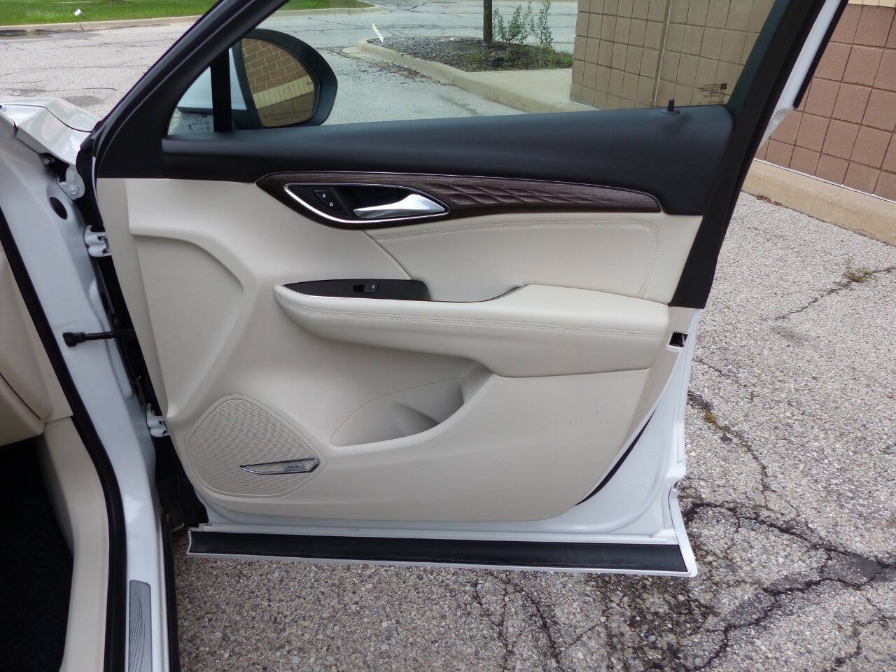 Used 2023 Buick Envision Avenir AWD/4WD image 52