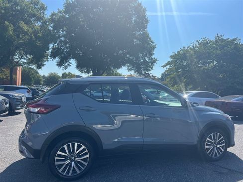 Used 2021 Nissan Kicks SV FWD image 10