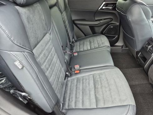 New 2026 Mitsubishi Outlander LE FWD image 32