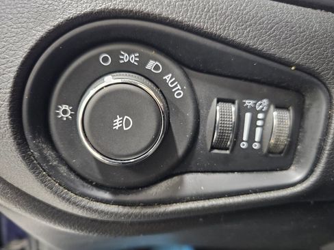 Used 2018 Jeep Renegade Trailhawk w/ Cold Weather Group II image 26