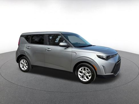 Used 2025 Kia Soul LX w/ LX Technology Package FWD image 2