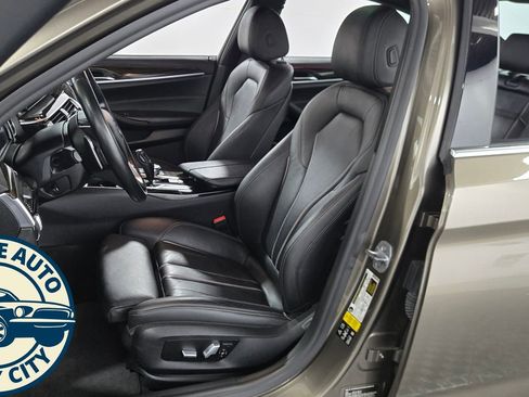 Used 2018 BMW 530i xDrive w/ Premium Package image 30