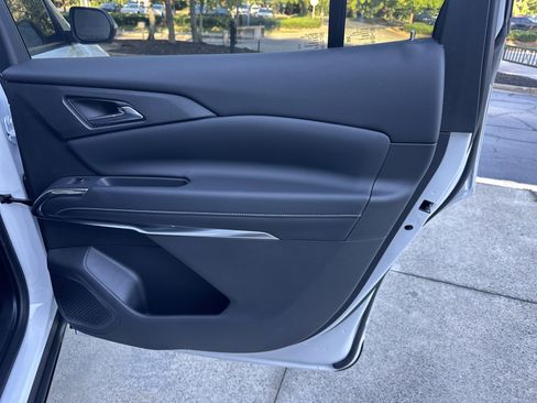 New 2025 Chevrolet Traverse LT w/ Driver Confidence Package image 16