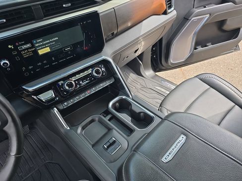 Used 2024 GMC Sierra 2500 Denali w/ Technology Package AWD/4WD image 24