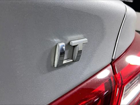 Used 2016 Chevrolet Malibu LT FWD image 9