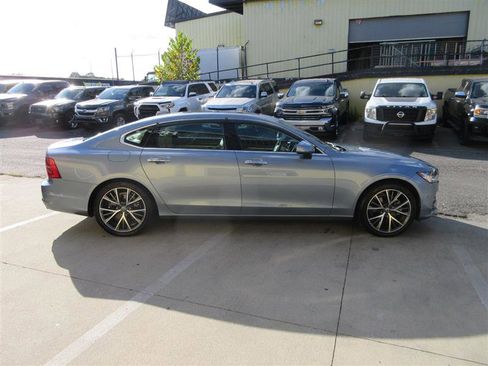 Used 2018 Volvo S90 T5 Momentum w/ Convenience Package image 9