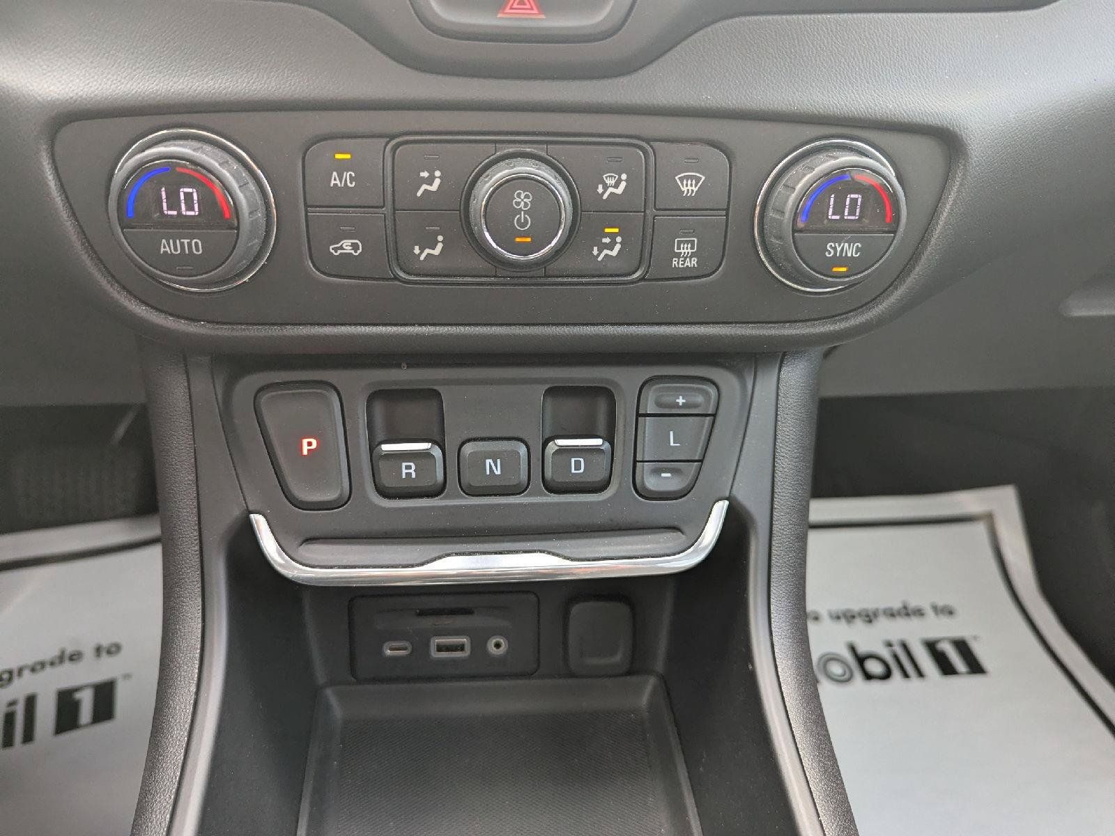 Used 2020 GMC Terrain SLT w/ Preferred Package AWD/4WD image 16