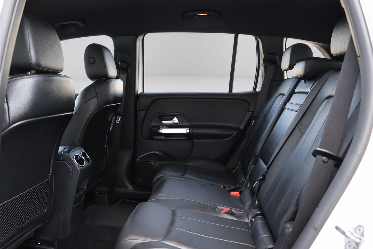 Used 2022 Mercedes-Benz GLB 250 w/ Premium Package Lite image 17