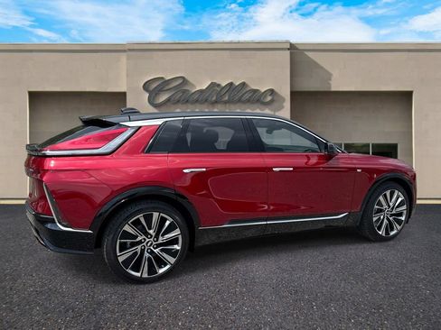 New 2026 Cadillac Lyriq Signature Luxury w/ LPO, Floor Liner Package RWD image 7