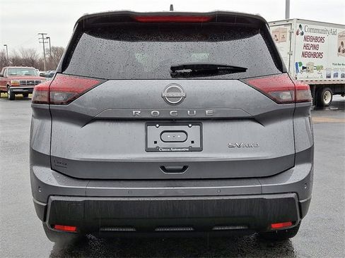 Used 2024 Nissan Rogue SV image 8