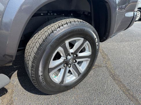 Used 2019 Toyota Tacoma Limited RWD image 29