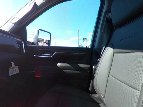 Used 2024 GMC Sierra 2500 Denali w/ Denali Reserve Package AWD/4WD image 27