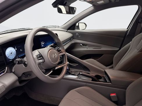 Used 2024 Hyundai Elantra SEL image 9