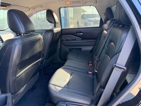Used 2023 Nissan Pathfinder SL w/ Black Appearance Package AWD/4WD image 9