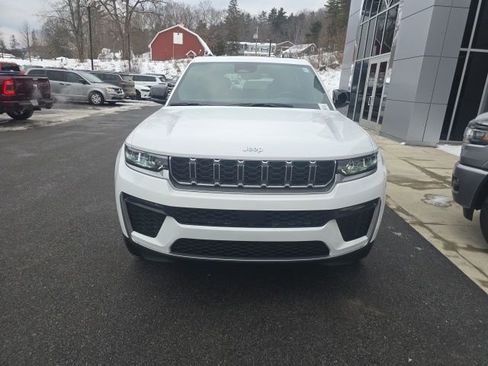 New 2026 Jeep Grand Cherokee Limited AWD/4WD image 2