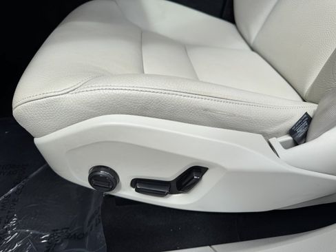 Used 2022 Volvo XC60 B5 Momentum FWD image 25
