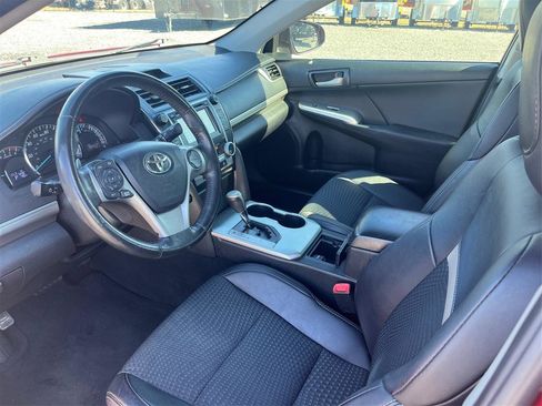 Used 2013 Toyota Camry SE image 9