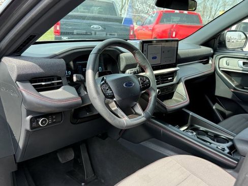 Certified 2025 Ford Explorer ST-Line w/ ST-Line Street Pack image 13