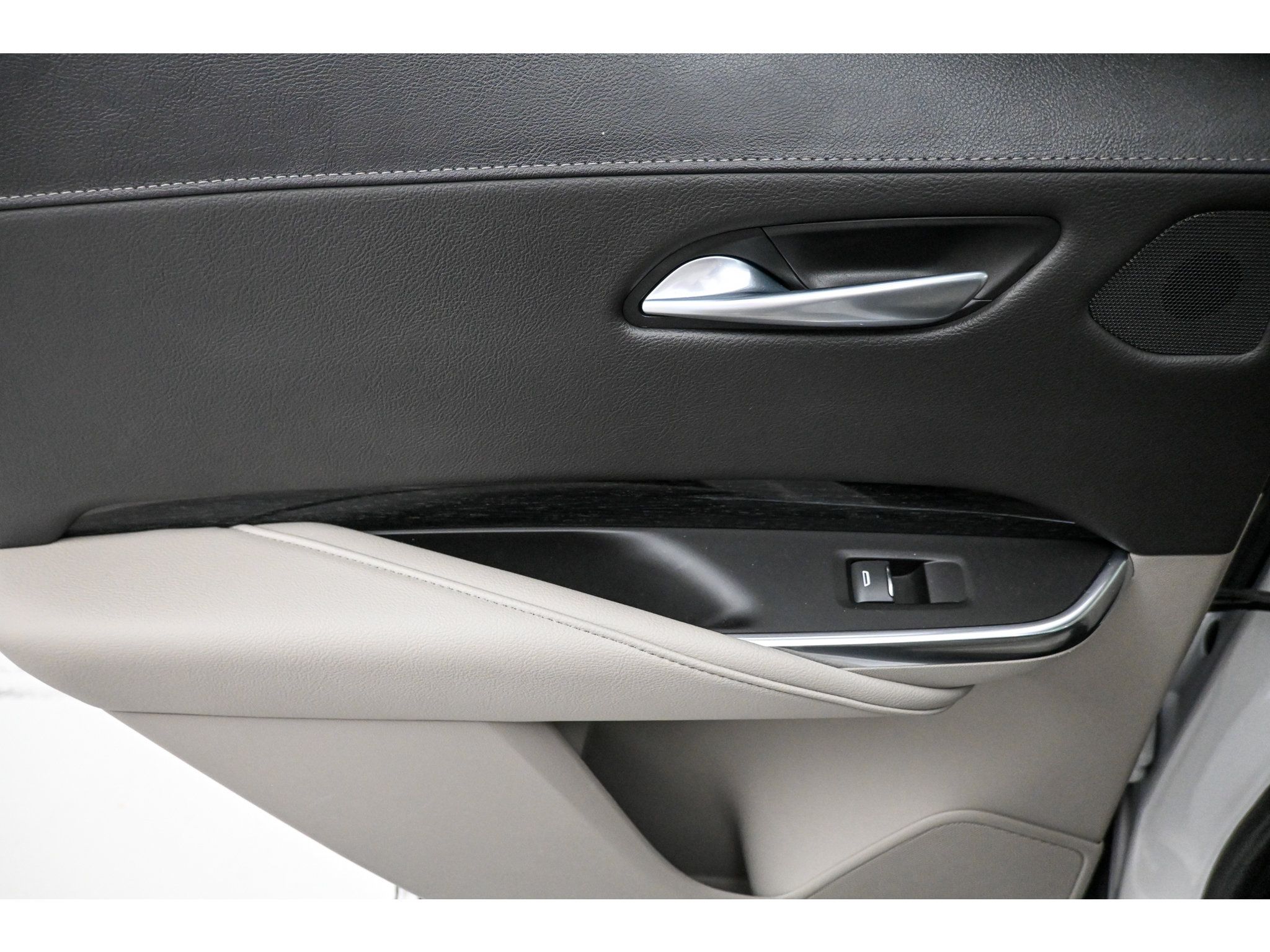 Used 2023 Cadillac XT4 Premium Luxury w/ Cold Weather Package FWD image 26