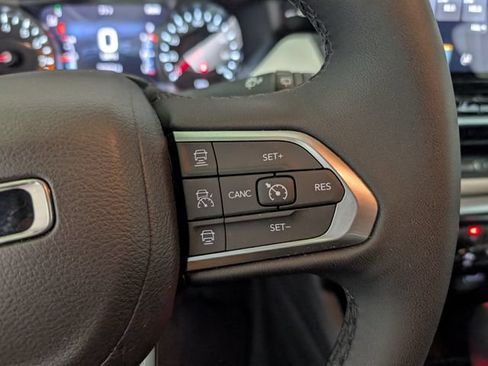 Used 2025 Jeep Compass Limited AWD/4WD image 17