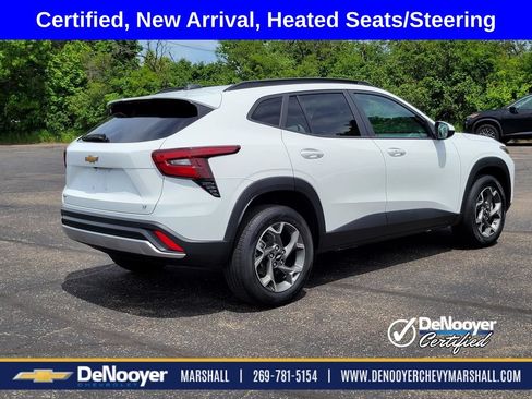 Used 2025 Chevrolet Trax LT w/ Driver Confidence Package FWD image 3