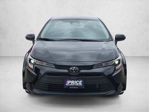 Used 2025 Toyota Corolla LE FWD image 2