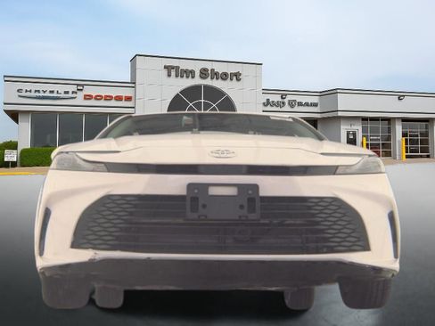 Used 2025 Toyota Camry LE image 4