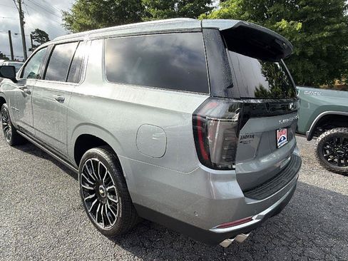 New 2026 Chevrolet Suburban High Country AWD/4WD image 11