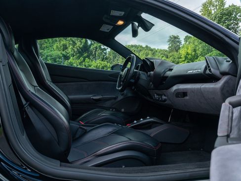 Used 2018 Ferrari 488 GTB RWD image 50