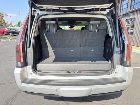 Used 2018 Cadillac Escalade Premium Luxury AWD/4WD image 28