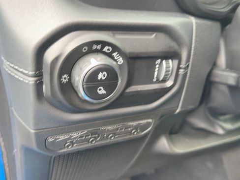 New 2025 Jeep Gladiator Sport image 17