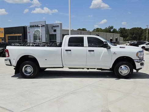 Used 2024 RAM 3500 Tradesman w/ Chrome Appearance Group AWD/4WD image 9