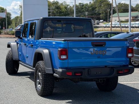 Used 2023 Jeep Gladiator Rubicon w/ Cold Weather Group AWD/4WD image 3