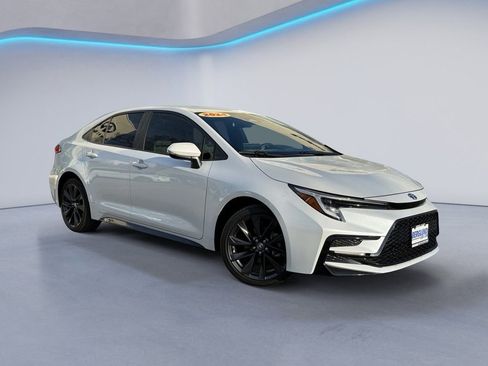 Used 2024 Toyota Corolla SE image 2