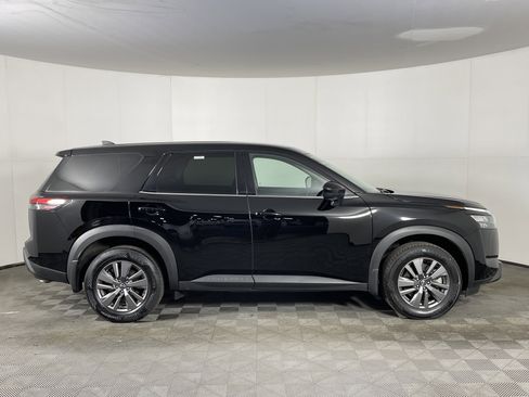 Used 2024 Nissan Pathfinder S image 5