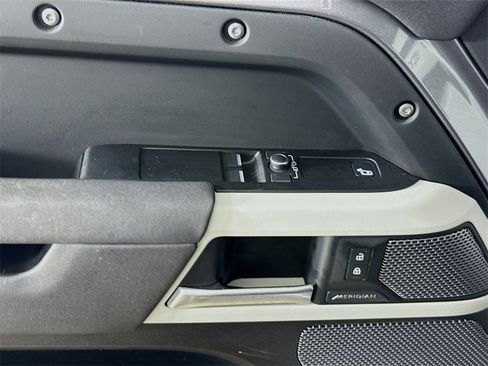 Used 2022 Land Rover Defender 90 X-Dynamic S image 19